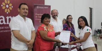 21 guías turísticos concluyen formación cultural en Izamal