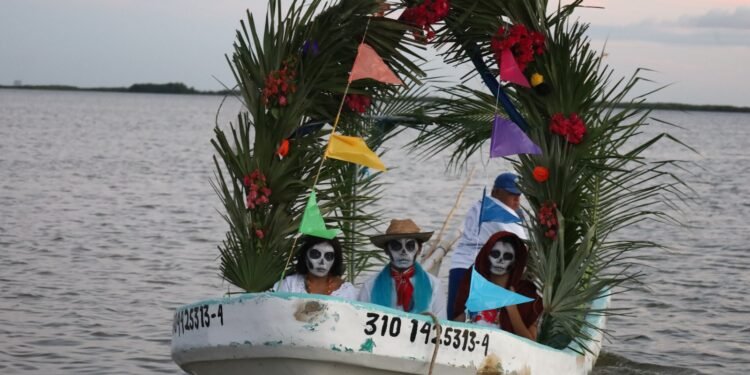¡Las ánimas llegan a la costa! Prepara un festival entre leyendas y altares