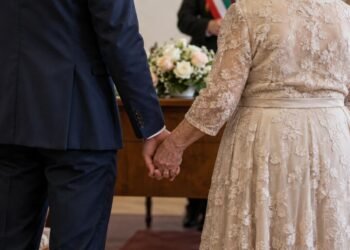 ¡Insólito matrimonio en México! Joven de 18 años se casa con mujer de 96