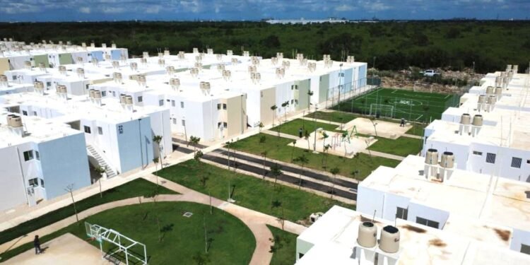 INFONAVIT entrega las llaves de 432 viviendas en Umán